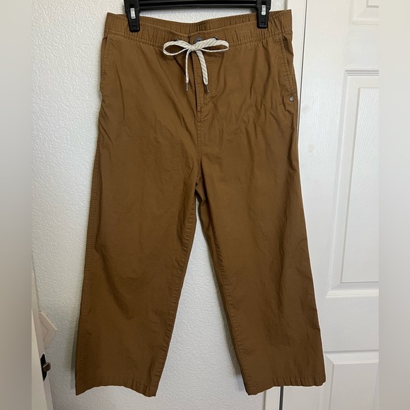 Vuori Ripstop Wideleg Pant in Tan - Picture 2 of 10